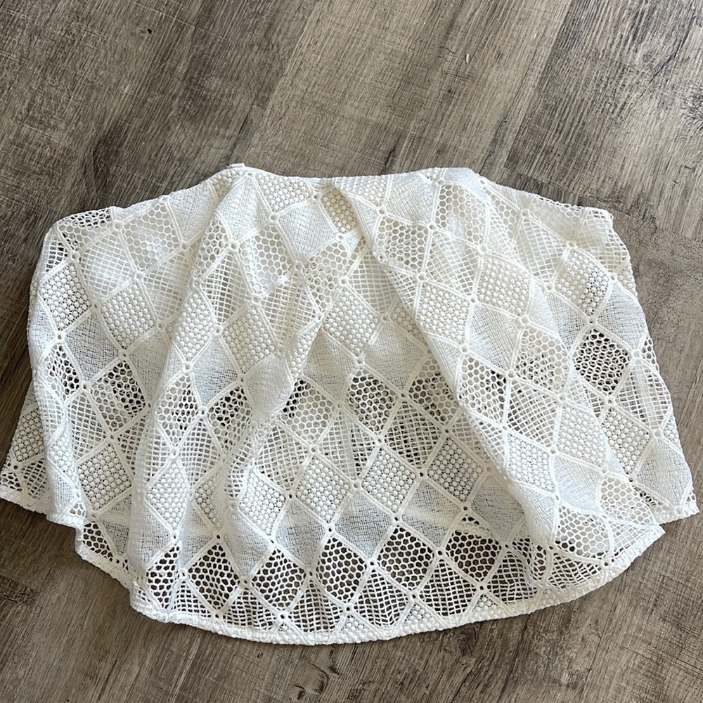 Stylestalker crochet / eyelet lace crop top